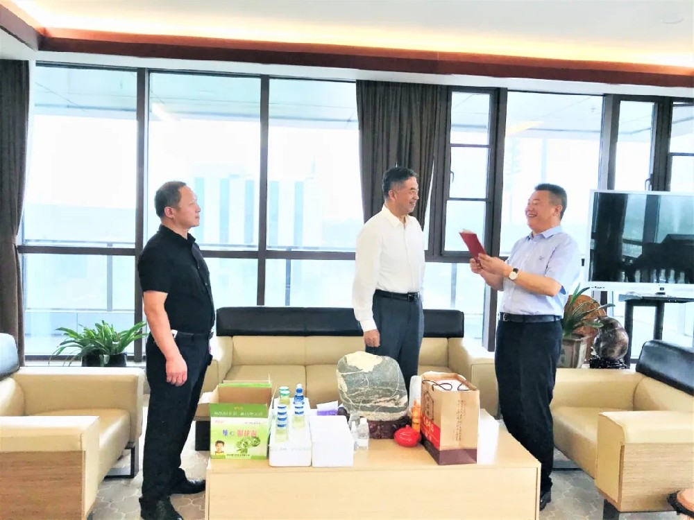 石花雙雄醉聯(lián)手襄陽企聯(lián)為黃正軍、馬建華、張華總經理送上生日祝福
