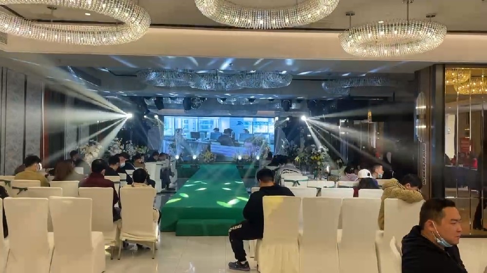 雙雄醉為婚禮秀添彩，追求時尚與健康的新人們?yōu)殡p雄醉健康酒點贊
