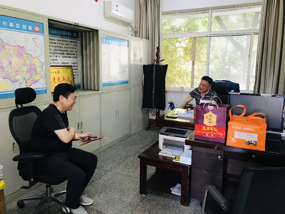 【雙雄醉贊助襄陽企業(yè)家暖心工程系列報(bào)道】龔志軍經(jīng)理、張華總經(jīng)理、胡艷書記、代理合伙人鄭道平收到暖心生日祝福
