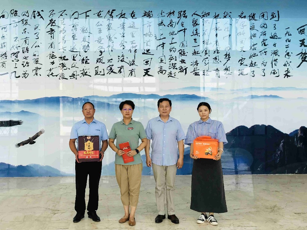 【雙雄醉贊助襄陽企業(yè)家暖心工程系列報道】回天湖北基地總經(jīng)理張亞、副總經(jīng)理翰林、陽光體檢總經(jīng)理王曦等收到暖心生日祝福