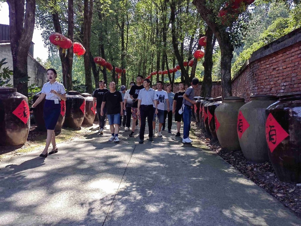 雙雄醉樊城區(qū)域核心客戶走進心靈之旅，暢享健康游