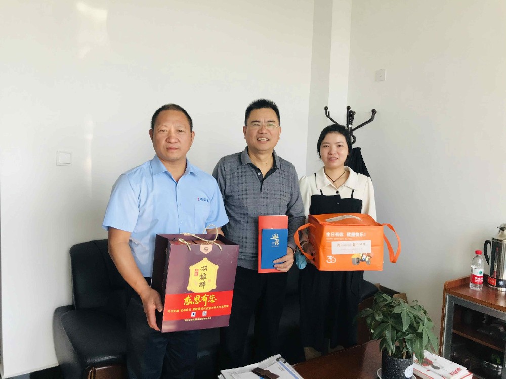 【雙雄醉贊助襄陽企業(yè)家暖心工程系列報道】企業(yè)家吳兆峰、張軍紅、林云光、任衛(wèi)忠收到暖心生日祝福