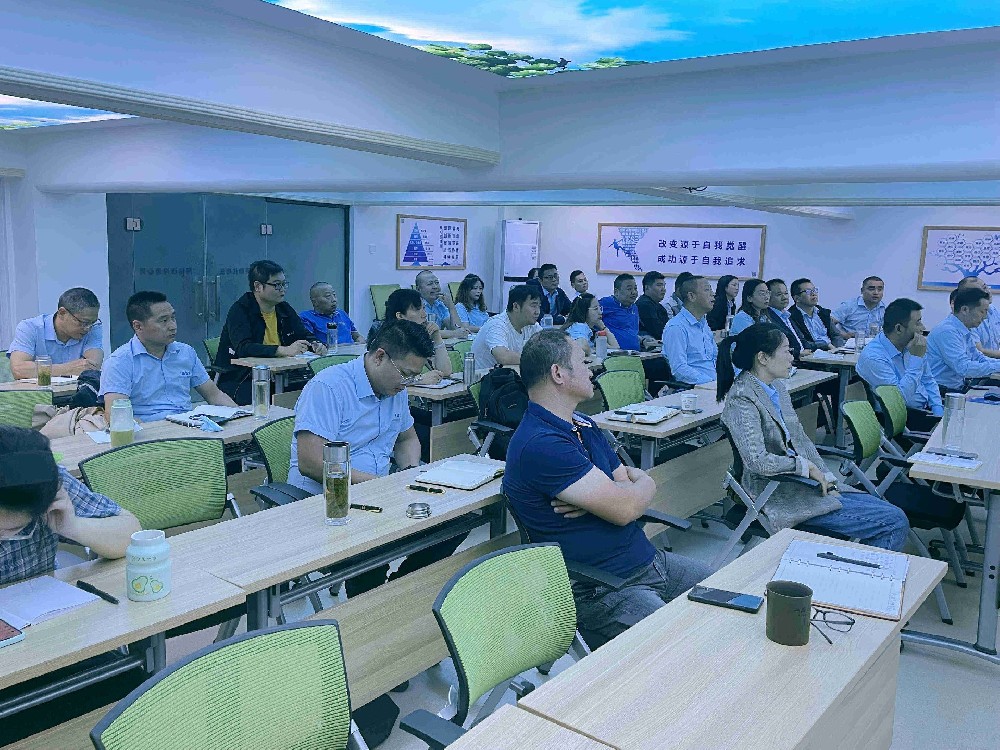 聚焦資源，快速行動，石花雙雄醉召開10月月會暨第二季度工作經(jīng)營會議